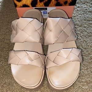 Women’s Lemonade platform nude sandal Size 9